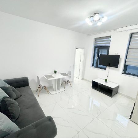 Bliss 2 Apartment Bukares Bagian luar foto