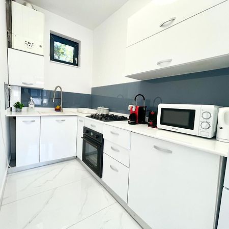 Bliss 2 Apartment Bukares Bagian luar foto