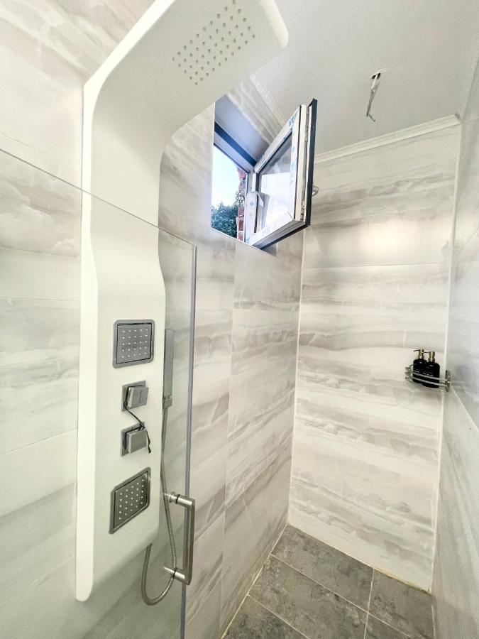 Bliss 2 Apartment Bukares Bagian luar foto