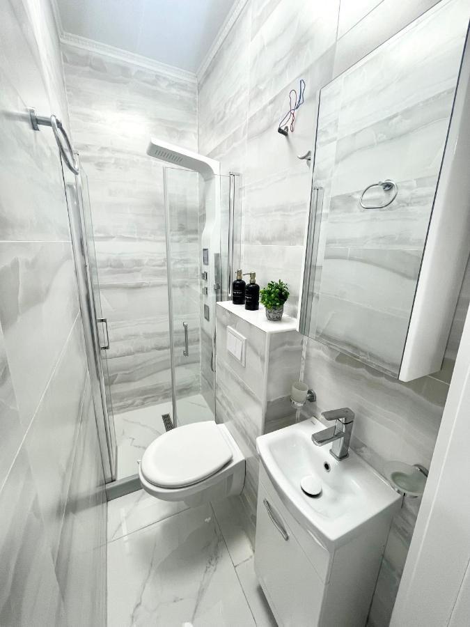 Bliss 2 Apartment Bukares Bagian luar foto