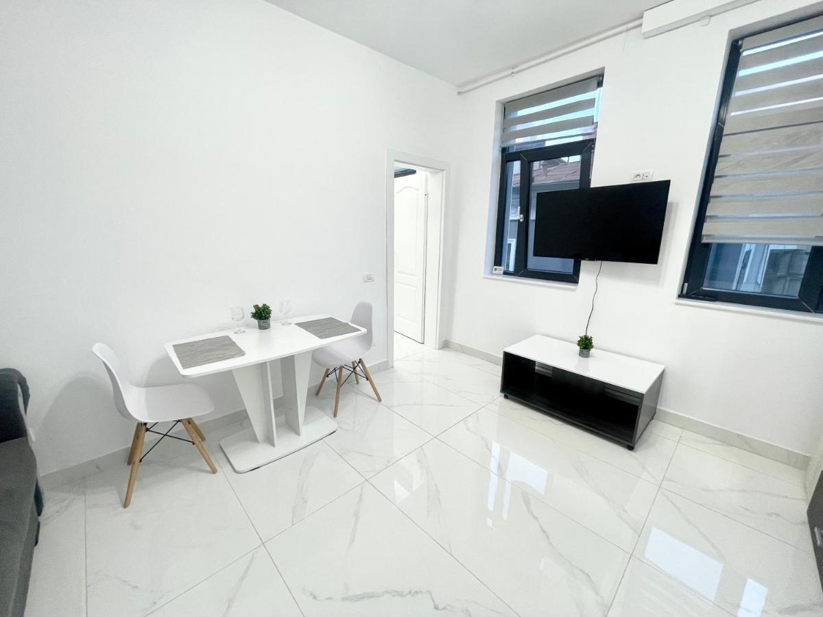 Bliss 2 Apartment Bukares Bagian luar foto