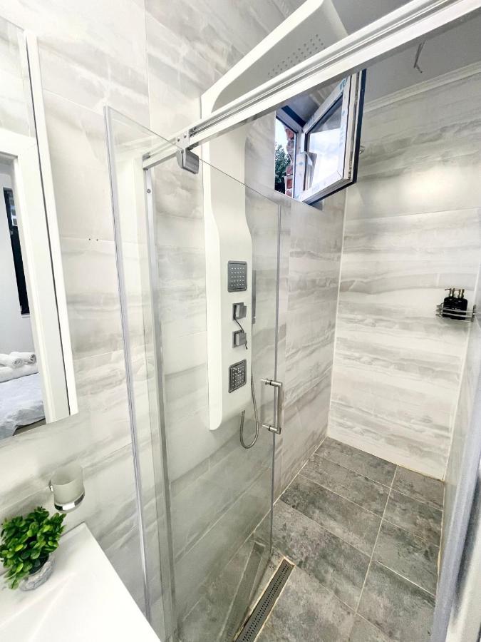 Bliss 2 Apartment Bukares Bagian luar foto