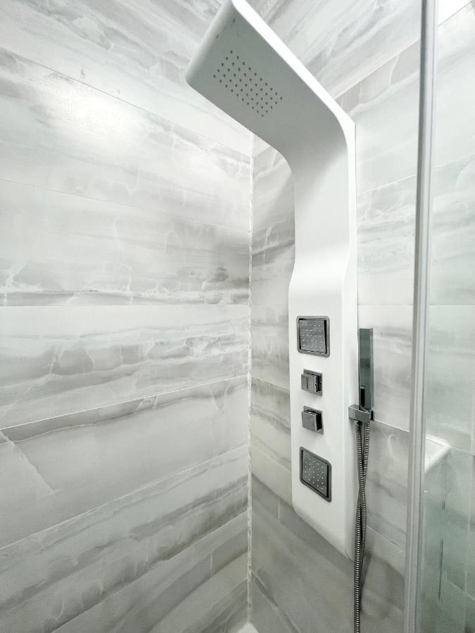 Bliss 2 Apartment Bukares Bagian luar foto