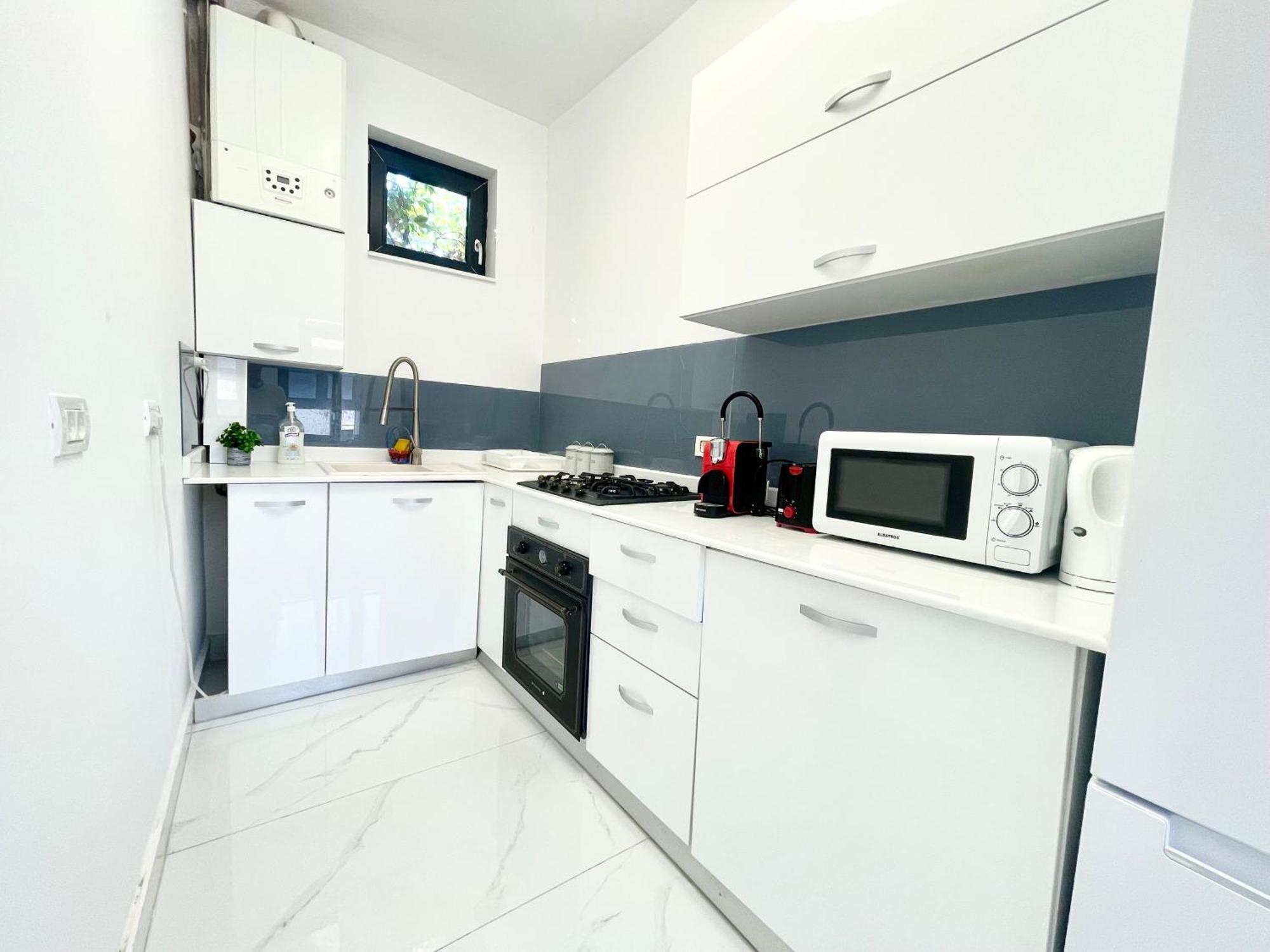 Bliss 2 Apartment Bukares Bagian luar foto