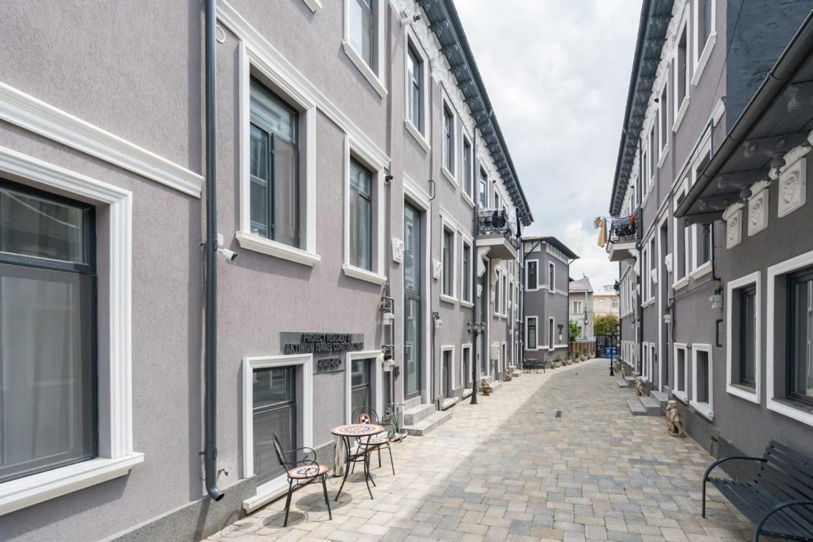Bliss 2 Apartment Bukares Bagian luar foto