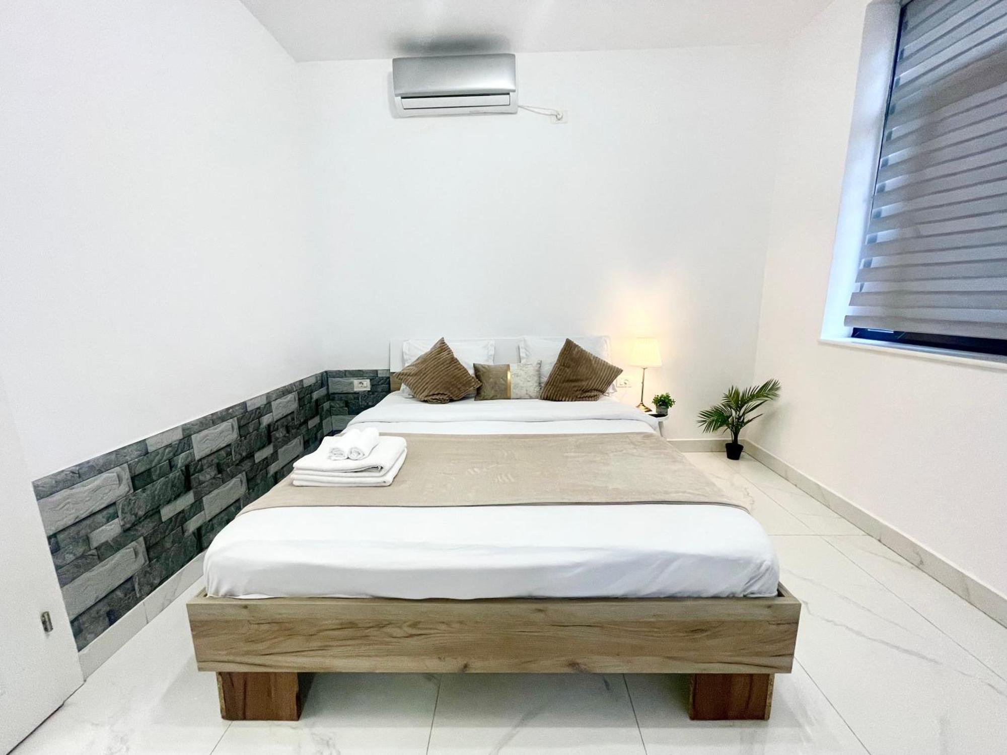 Bliss 2 Apartment Bukares Bagian luar foto
